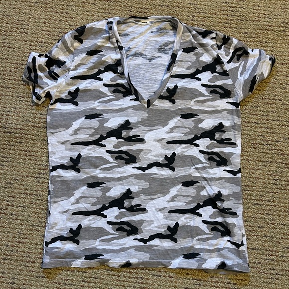 Monrow Vneck sz M - Picture 3 of 6